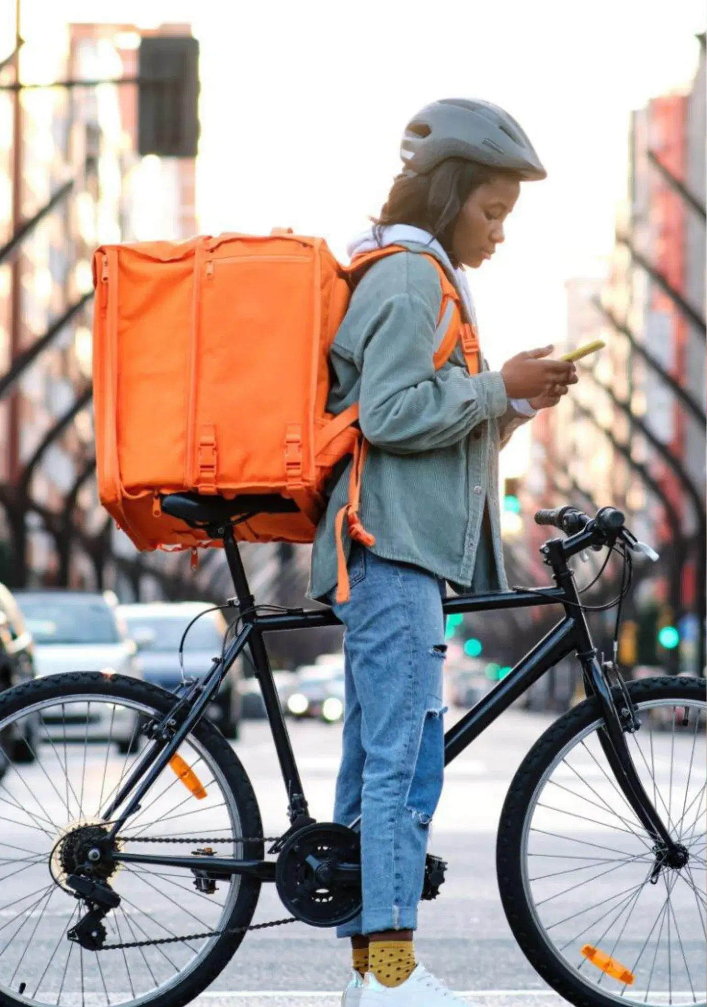A YouMeHungry rider on delivery